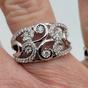 14K White gold .88 ctw Diamond Ring